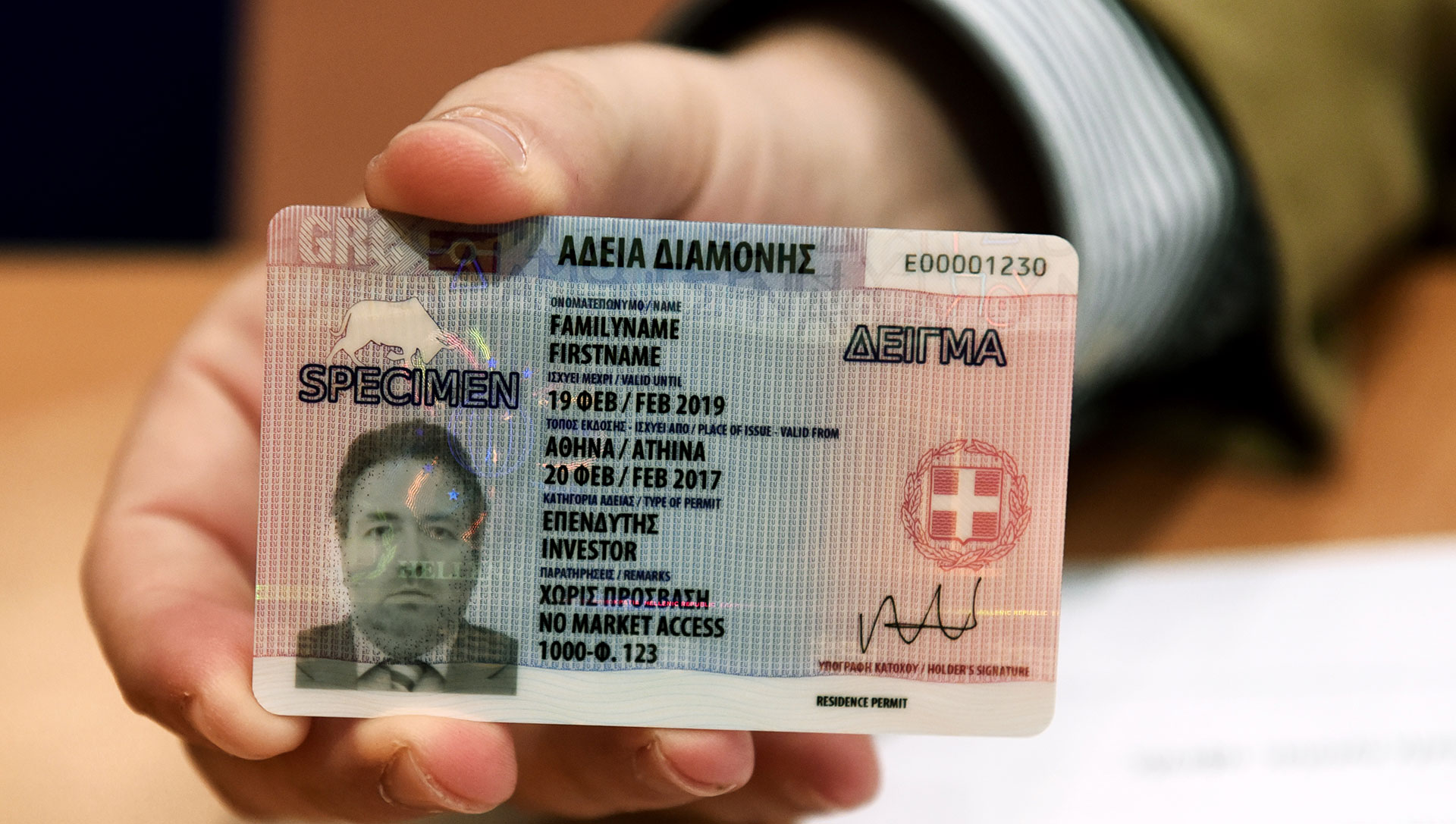 Δυνατότητα απόκτησης καθεστώτος επί μακρόν διαμένοντος από αλλοδαπούς κατόχουςάδειας διαμονής που δεν παρέχει πρόσβαση στην αγορά εργασίας.